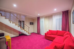 Ático, 1 habitación (Building B) | Minibar, escritorio, sistema de insonorización y wifi gratis