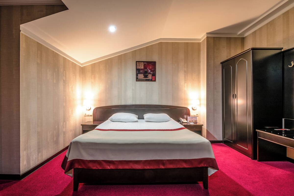 ห้องสแตนดาร์ดดับเบิล (Building B) | มินิบาร์, โต๊ะทำงาน, ห  ้องเก็บเสียง, Wi-Fi ฟรี