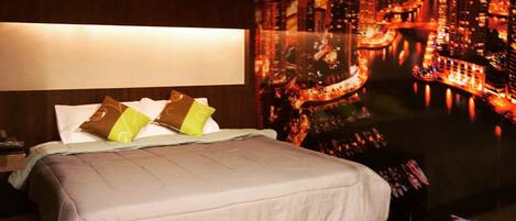 Desk, rollaway beds, free WiFi