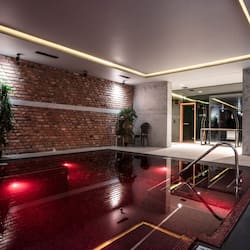 Sauna, steam room, Turkish bath/hammam, body treatments, facials