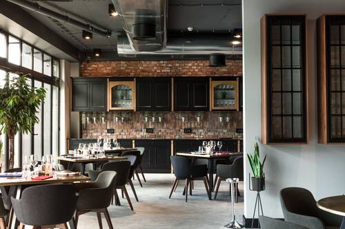 2 restaurants, lunch, dinner served; local and international cuisine