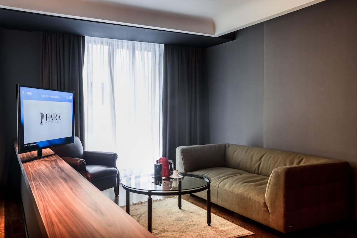 Executive suite (Fabulous) with River view | Luxe beddengoed, een minibar, een kluis op de kamer, een bureau