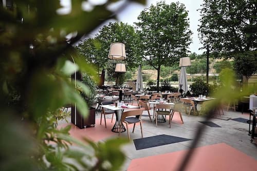 2 Restaurants, Mittagessen, Abendessen, lokale und internationale Küche