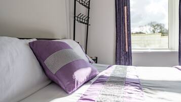 1 bedroom, individually decorated, individually furnished