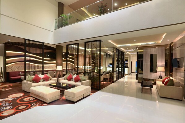 Lobby sitting area - Hotel Neo+ Balikpapan by Aston (Balikpapan)