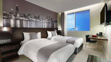 Superior Room | Brankas, meja kerja, tirai kedap cahaya, dan setrika/meja setrika