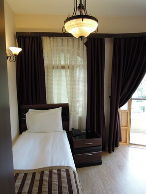 In-room safe, desk, soundproofing, free cribs/infant beds - Konya Meram Park Hotel (Konya)