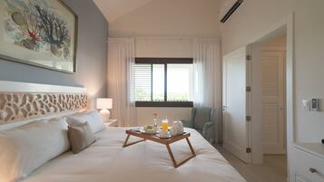 Junior Studio Suite, 1 King Bed, Refrigerator & Microwave, Garden Area | 1 bedroom, premium bedding, minibar, in-room safe