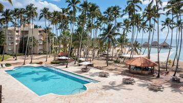 5 outdoor pools, open 8 AM to 7:00 PM, pool umbrellas, sun loungers