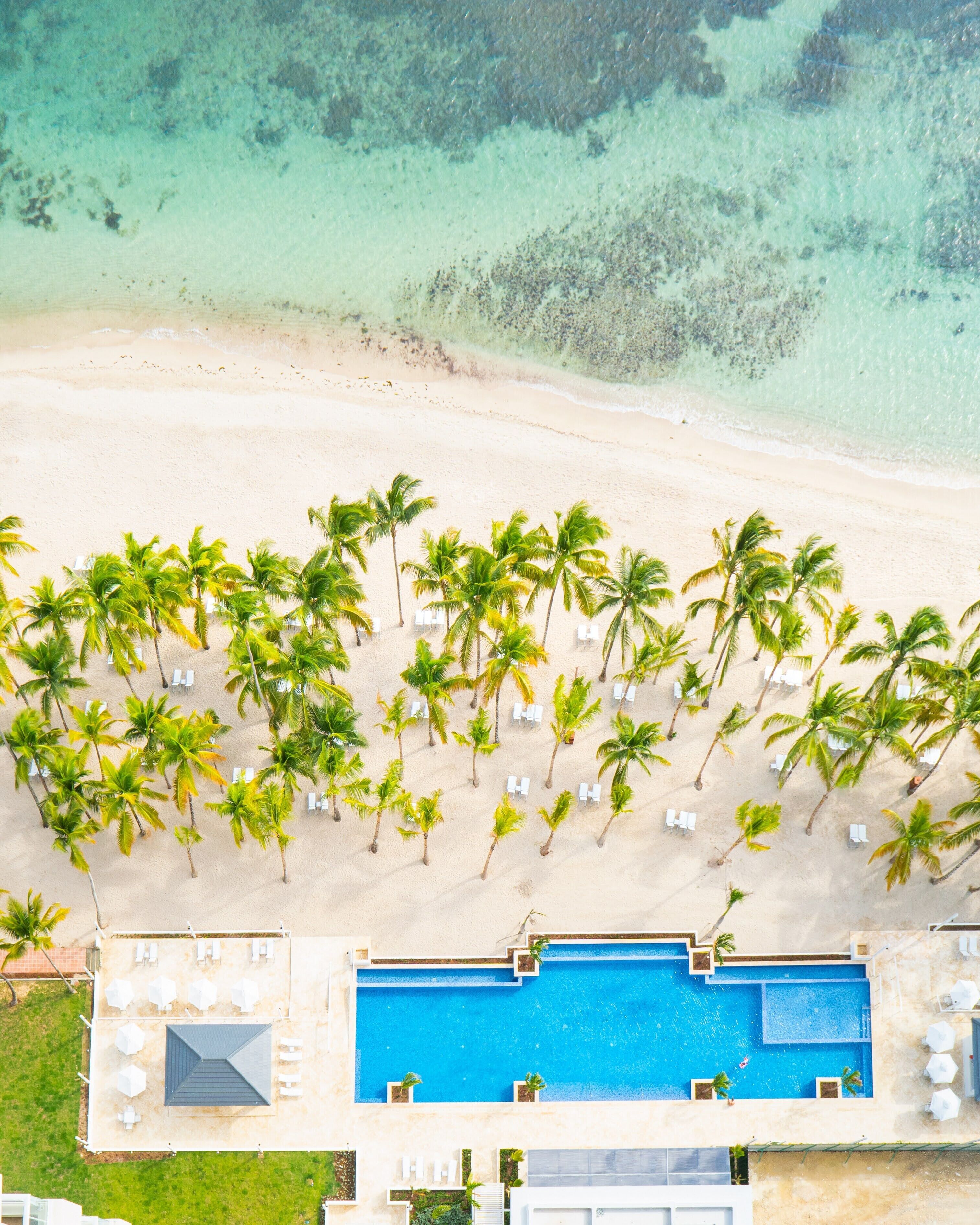 5 outdoor pools, open 8 AM to 7:00 PM, pool umbrellas, pool loungers