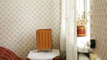 Departamento, 1 habitación, balcón, vista al jardín | 1 habitación, muebles diferentes, escritorio y cunas gratuitas