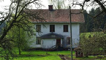 Vista frontal de la propiedad