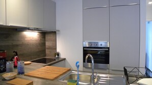 Coffee/tea maker, fridge, microwave, oven - City Center Apartments - Grand-Place (Brussels)