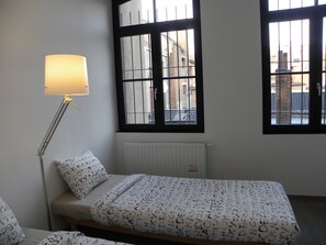 1 chambre, fer et planche à repasser, lits bébé (en supplément)
