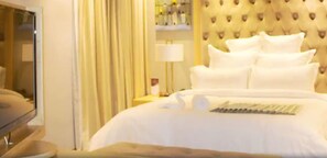ห้องเพรสซิเดนเชียลสวีท | ตู้นิรภัยในห้องพัก, โต๊ะทำงาน, ห้องเก็บเสียง, Wi-Fi ฟรี