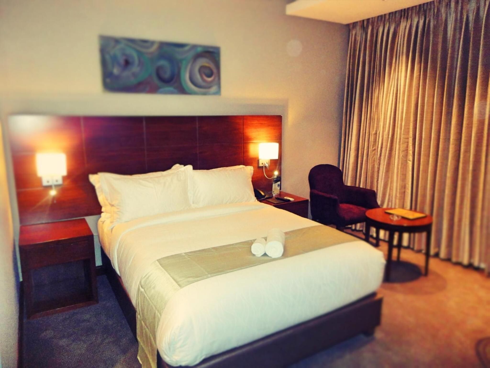 Tallelokero huoneessa, työpöytä, äänieristys, ilmainen Wi-Fi