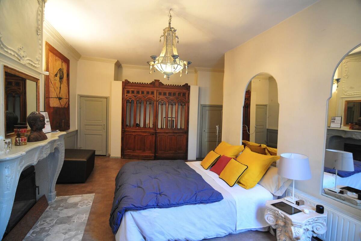 Grand Room (Mauresque) | Desk, cribs/infant beds, free WiFi