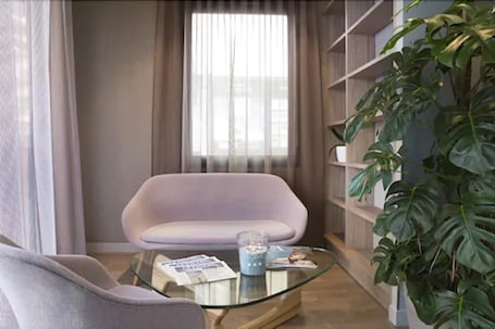 Reception. ibis Styles Bourg La Reine