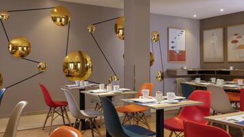 Se ofrece un desayuno bufé (11 EUR por persona)