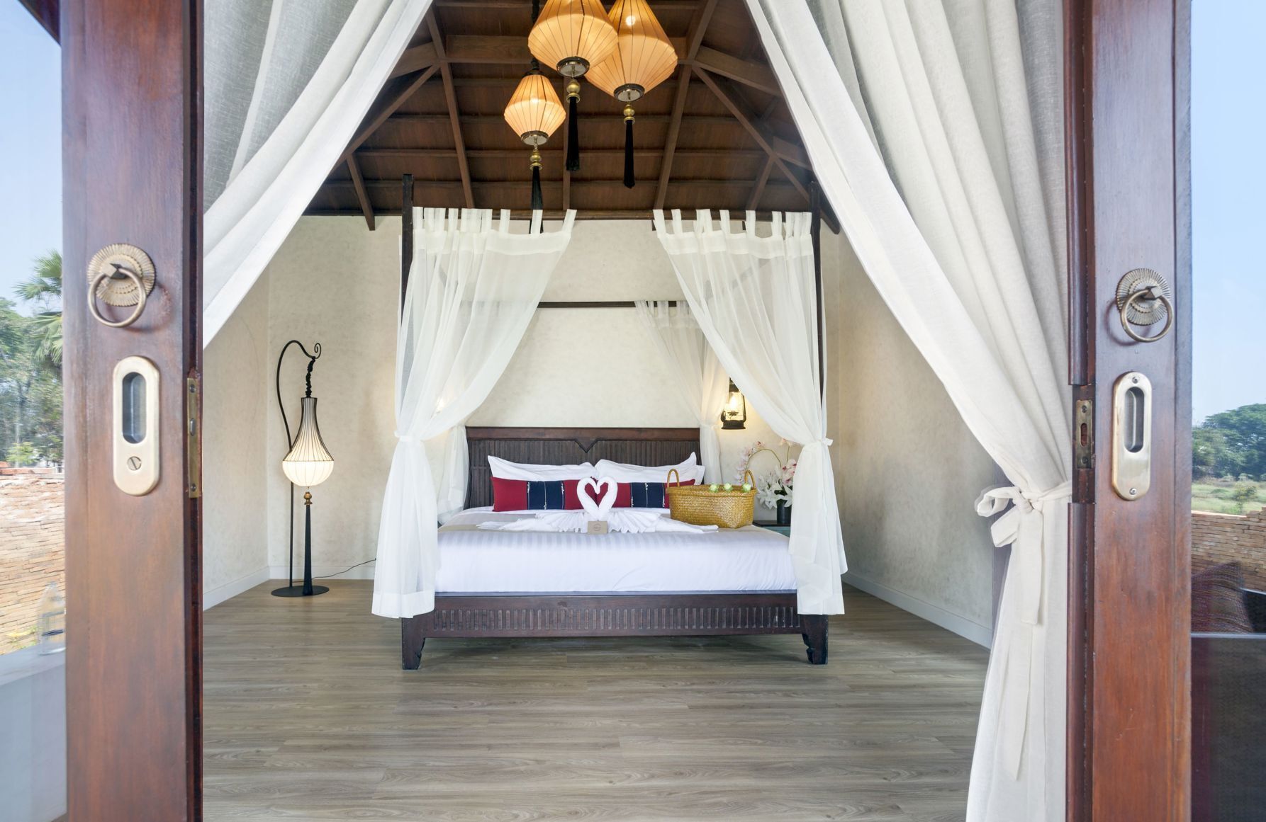 Ropa de cama hipoalergénica y minibar 