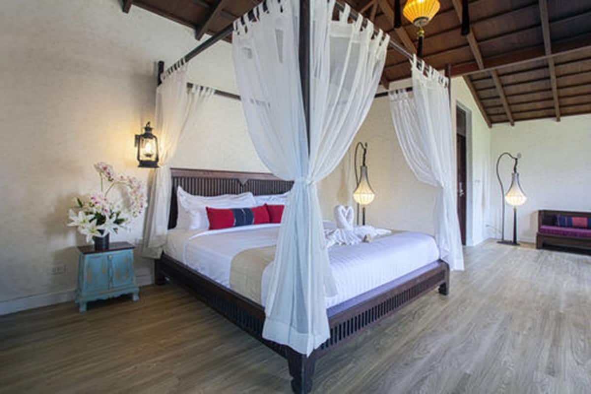 Suite Room  | Hypo-allergenic bedding available, minibar, in-room safe, desk
