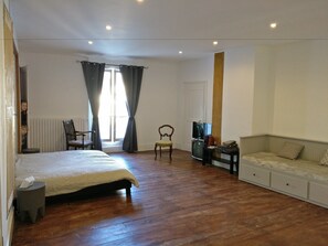 ファミリー ルーム (Morgan) | アイロン / アイロン台、WiFi (無料)