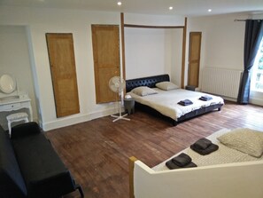 Family Room (Morgan) | Iron/ironing board, free WiFi - Château de Seurre (Seurre)