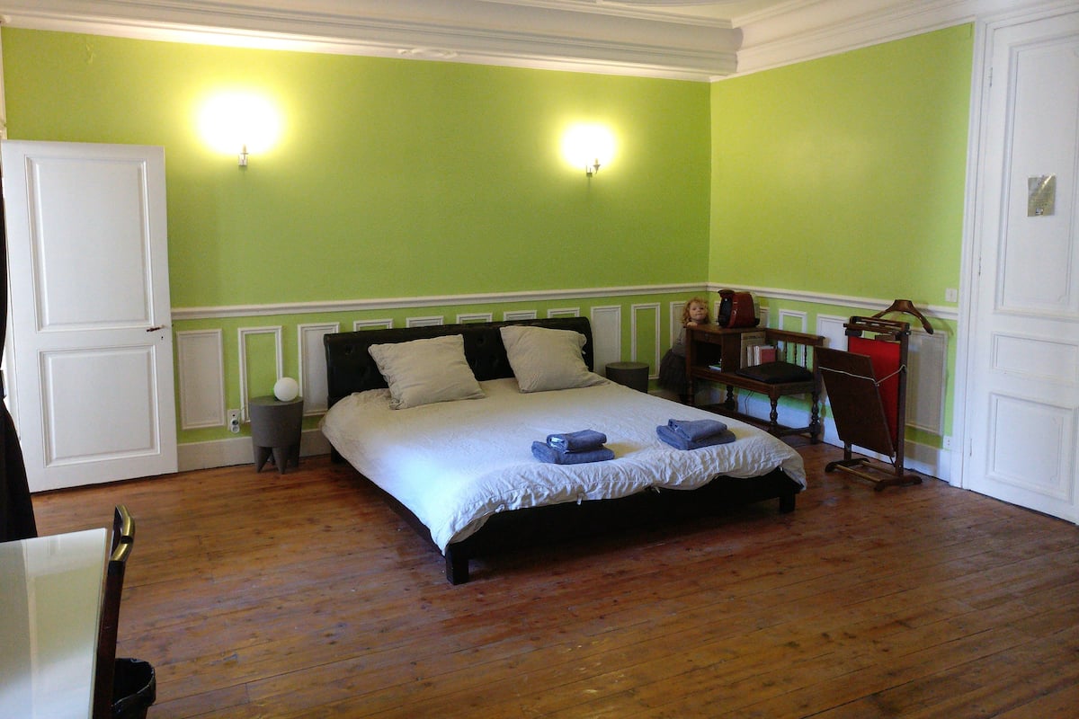 Family Room (Stuart) | Iron/ironing board (on request), free WiFi