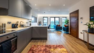 Two Bedroom Residence Apartment | Privékeuken | Een vaatwasser, een koffiezetapparaat/waterkoker