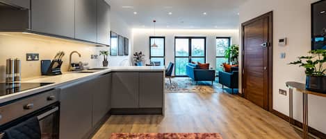 Two Bedroom Residence Apartment | Eget kök | Diskmaskin, kaffe- och tebryggare, grytor/köksredskap och köksöar