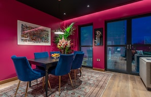 Hux Penthouse | Makan di kamar