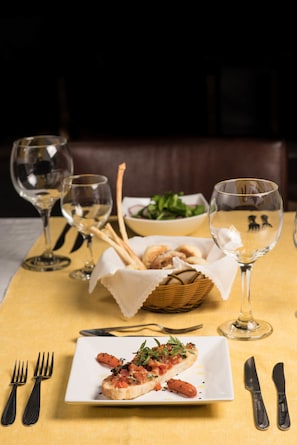 Comida y bebida