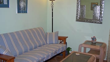 Condo, 1 Bedroom | Living area