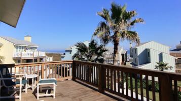 House, 3 Bedrooms | Balcony