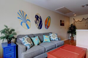 Condo, 4 Bedrooms | Living room