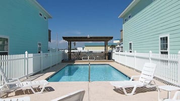 Kolam renang outdoor