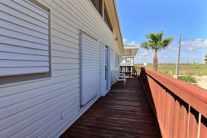 House, 2 Bedrooms | Balcony