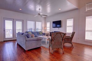 Casa, 4 habitaciones | Área de sala de estar | Reproductor de DVD 