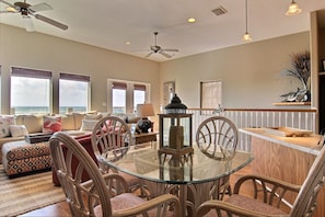 獨棟房屋, 4 間臥室 | 起居區 | DVD 播放機