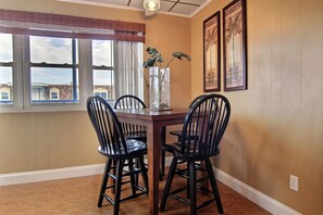 Huoneisto, 1 makuuhuone | Ruokailu omassa huoneessa