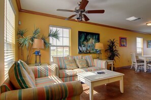 Huoneisto, 4 makuuhuonetta | Oleskelualue | DVD-soitin