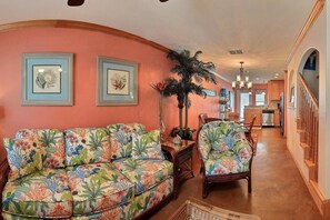 Condo, 4 quartos | Área de estar