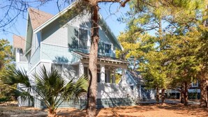 Front of property - All Inn 3 Bedroom Holiday Home By Bald Head Island (Bald Head Island)