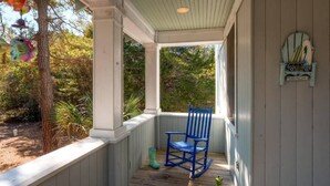 Terrace/patio - All Inn 3 Bedroom Holiday Home By Bald Head Island (Bald Head Island)