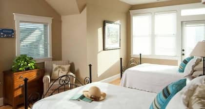 Aquarius 4 Bedroom Holiday Home By Bald Head Island