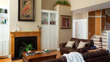 Family House, 4 Bedrooms, Ocean View, Sea Facing | Living area