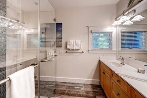 Family House, 3 Bedrooms | Bathroom | Shower, towels - Arcadia 3 Bedroom Holiday Home By Bald Head Island (Bald Head Island)