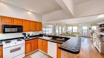 Family House, 2 Bedrooms, Ocean View, Sea Facing | Private kitchen | Fridge, microwave, coffee/tea maker