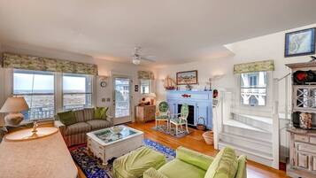 Family House, 2 Bedrooms, Ocean View, Sea Facing | Living area