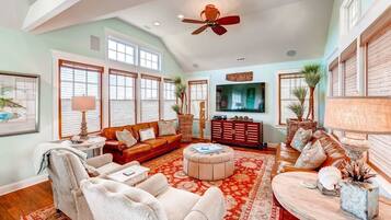 Family House, 6 Bedrooms, Ocean View, Sea Facing | Living area